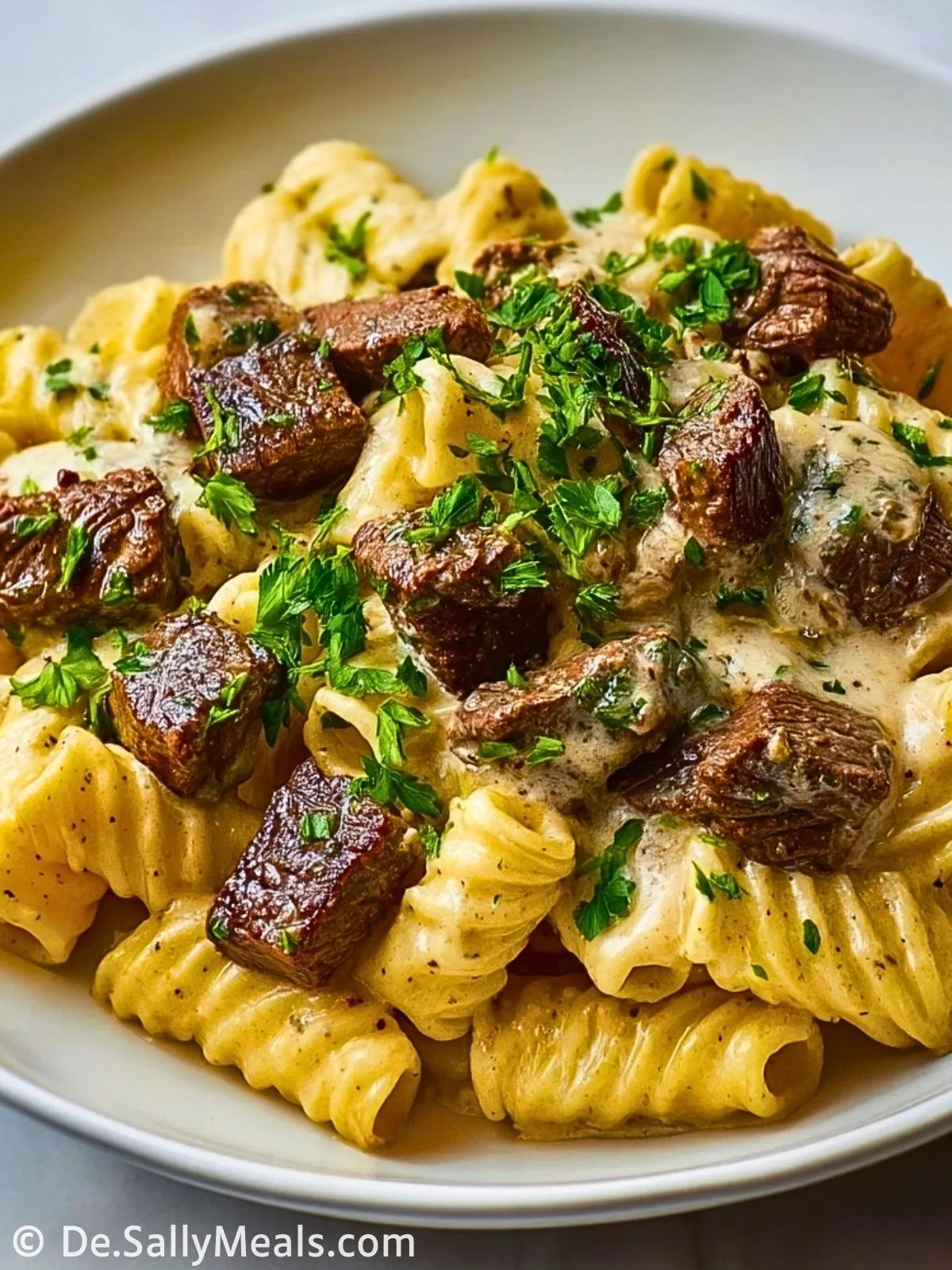 cremige-knoblauchbutter-steak-rigatoni