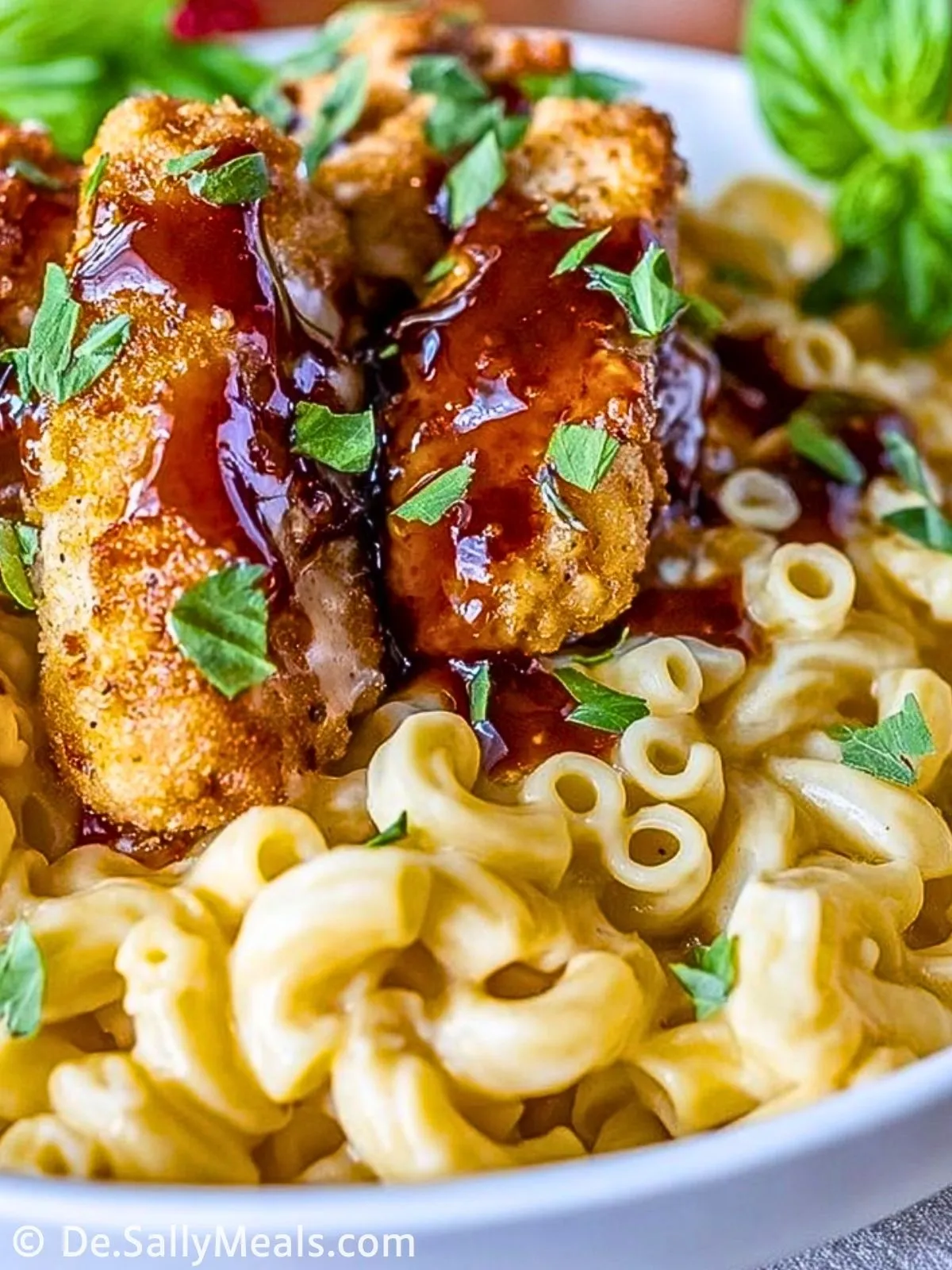 Honig-Pfeffer-Hühnchen mit Makkaroni und Käse